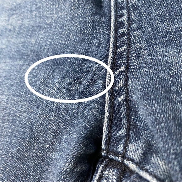 Hudson Natalie Super Skinny, Raw Hem Medium Wash Jeans. Classic 5-Pocket Style - Picture 15 of 16